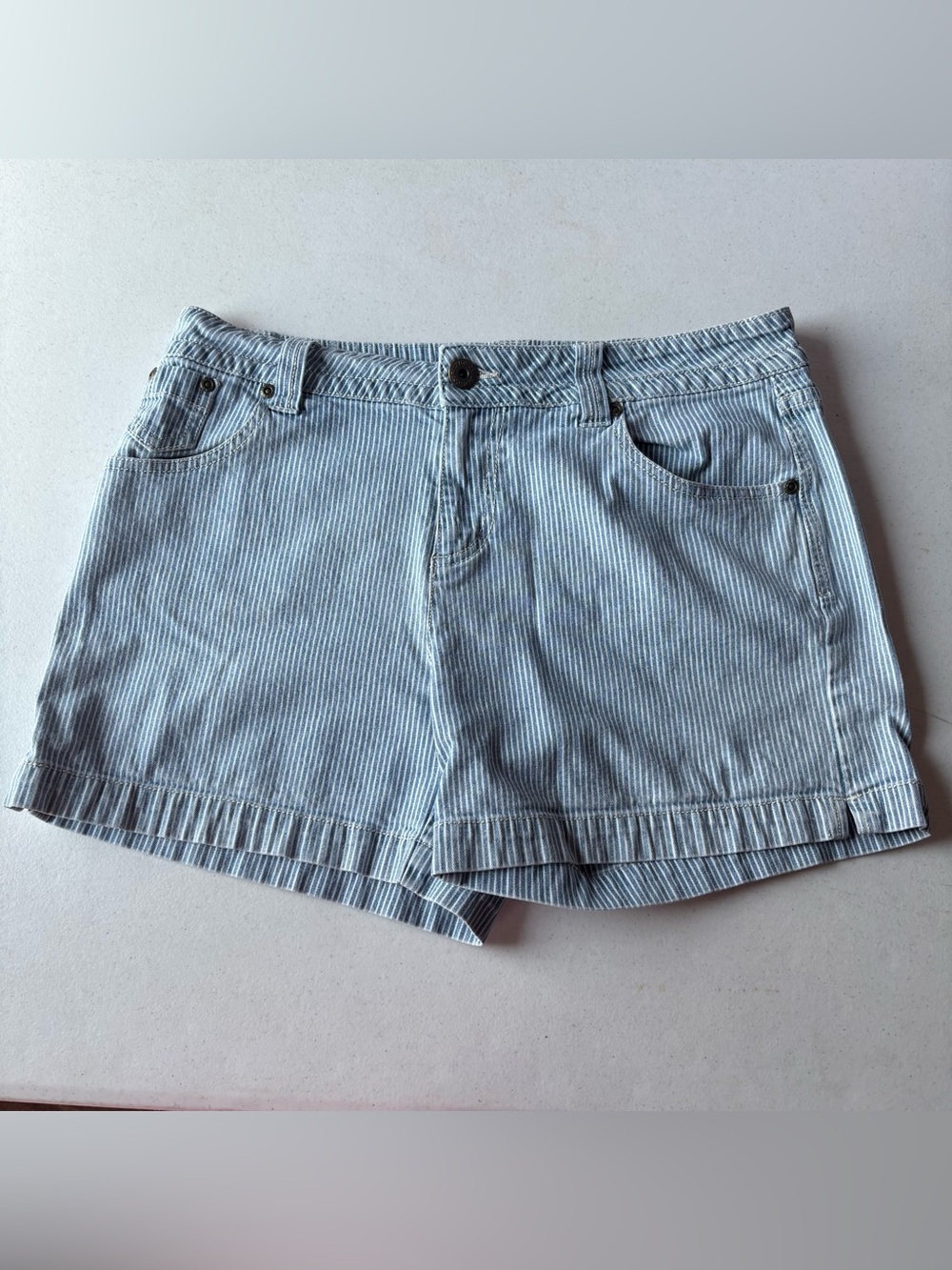 ⁠Faded Glory Blue White Pinstripe Denim Shorts Womens Size 6 Hickory Stripe
